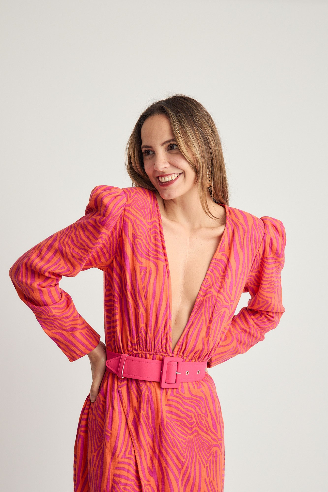 VESTIDO CORTE PROFUNDO